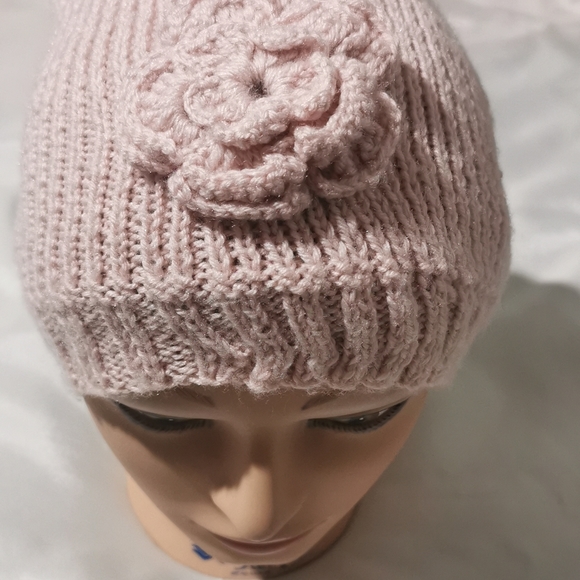 New Handmade infinity scarf and hat set. - Picture 6 of 10